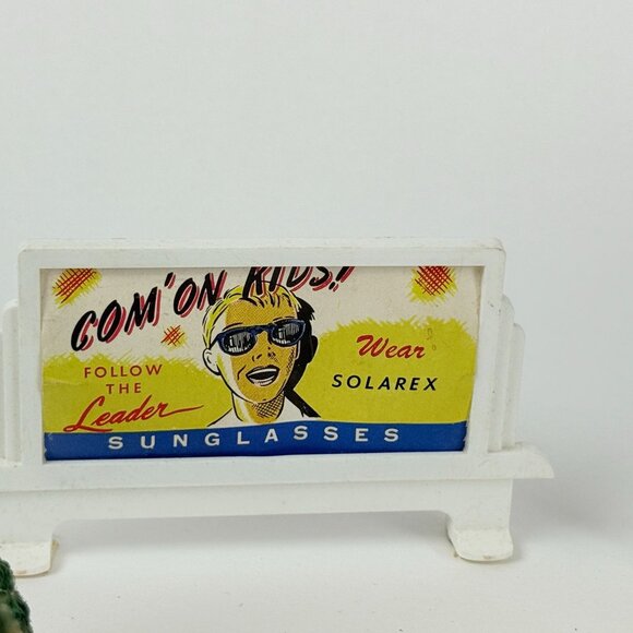 Vintage Miniature Train Accessories 4 Trees 2 Billboards Collectibles Display - Picture 4 of 5